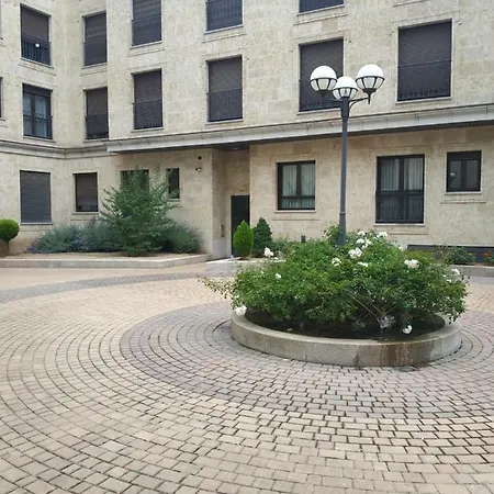 Edificio Plaza Gran Via Apartment *